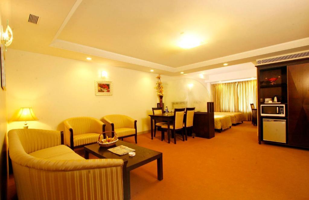 Ambience Executive Hotell Pimpri-Chinchwad Rom bilde