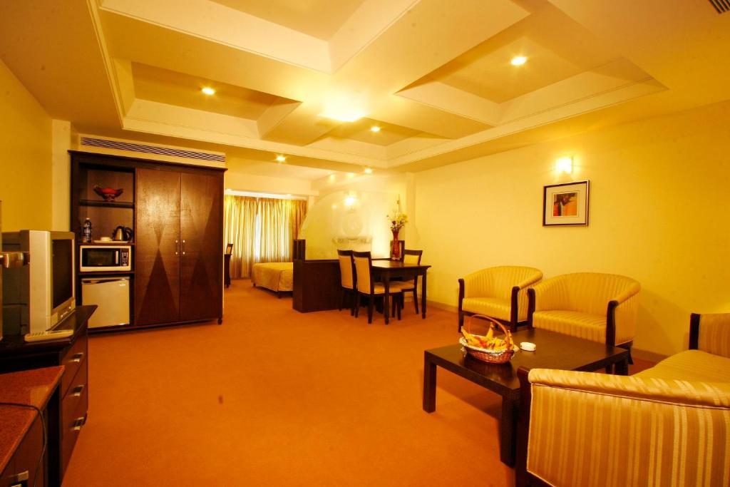 Ambience Executive Hotell Pimpri-Chinchwad Rom bilde