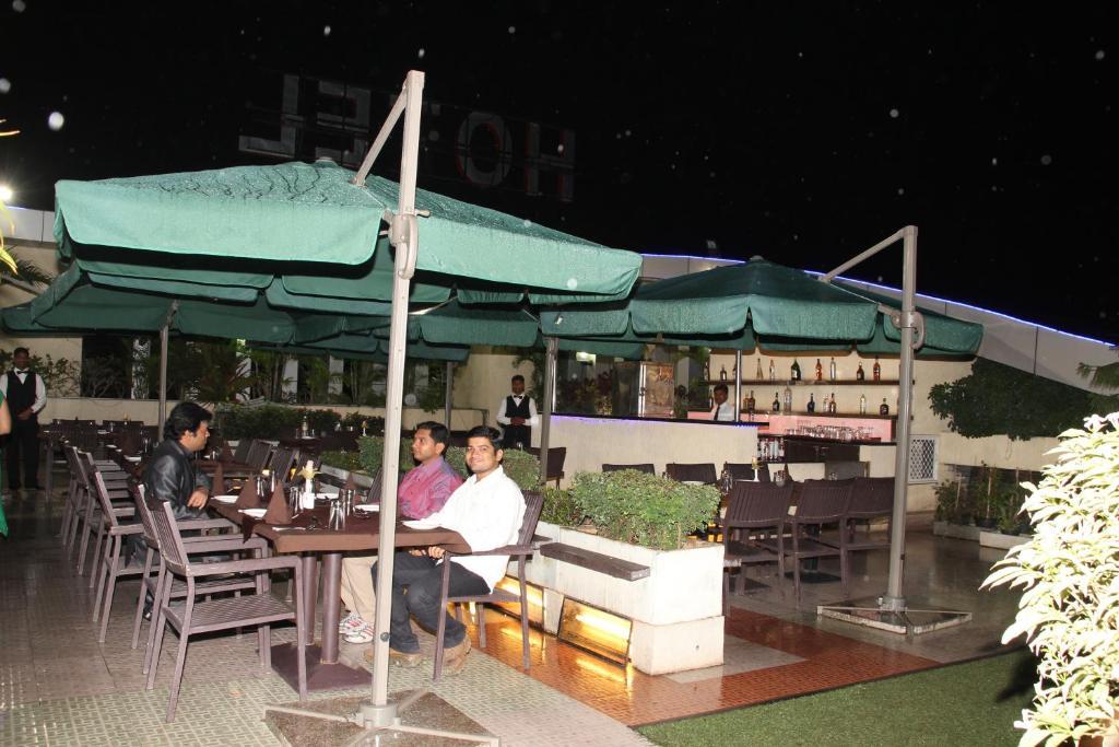Ambience Executive Hotell Pimpri-Chinchwad Restaurant bilde